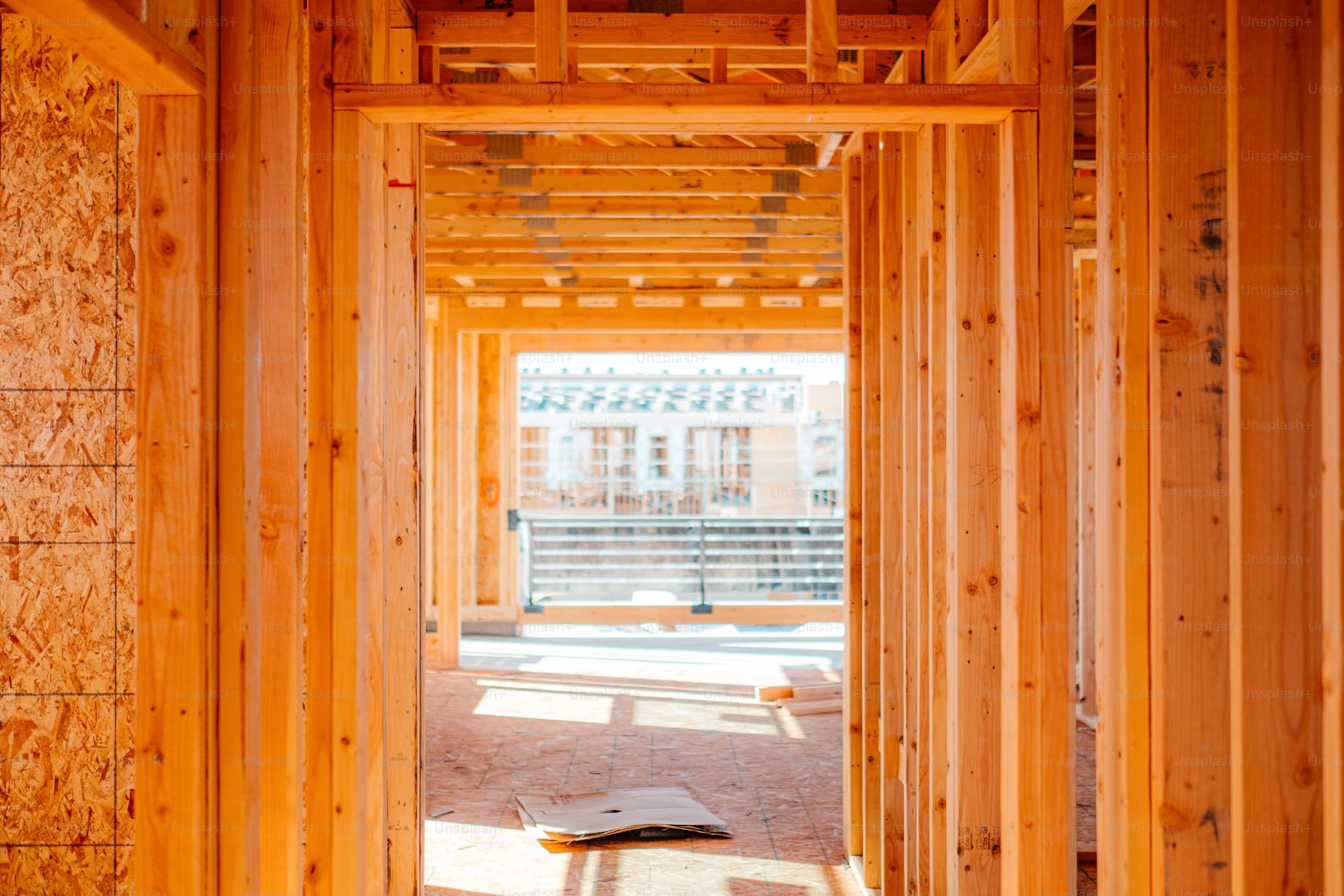 Une maison en construction à Tourcoing avec des ouvriers au travail