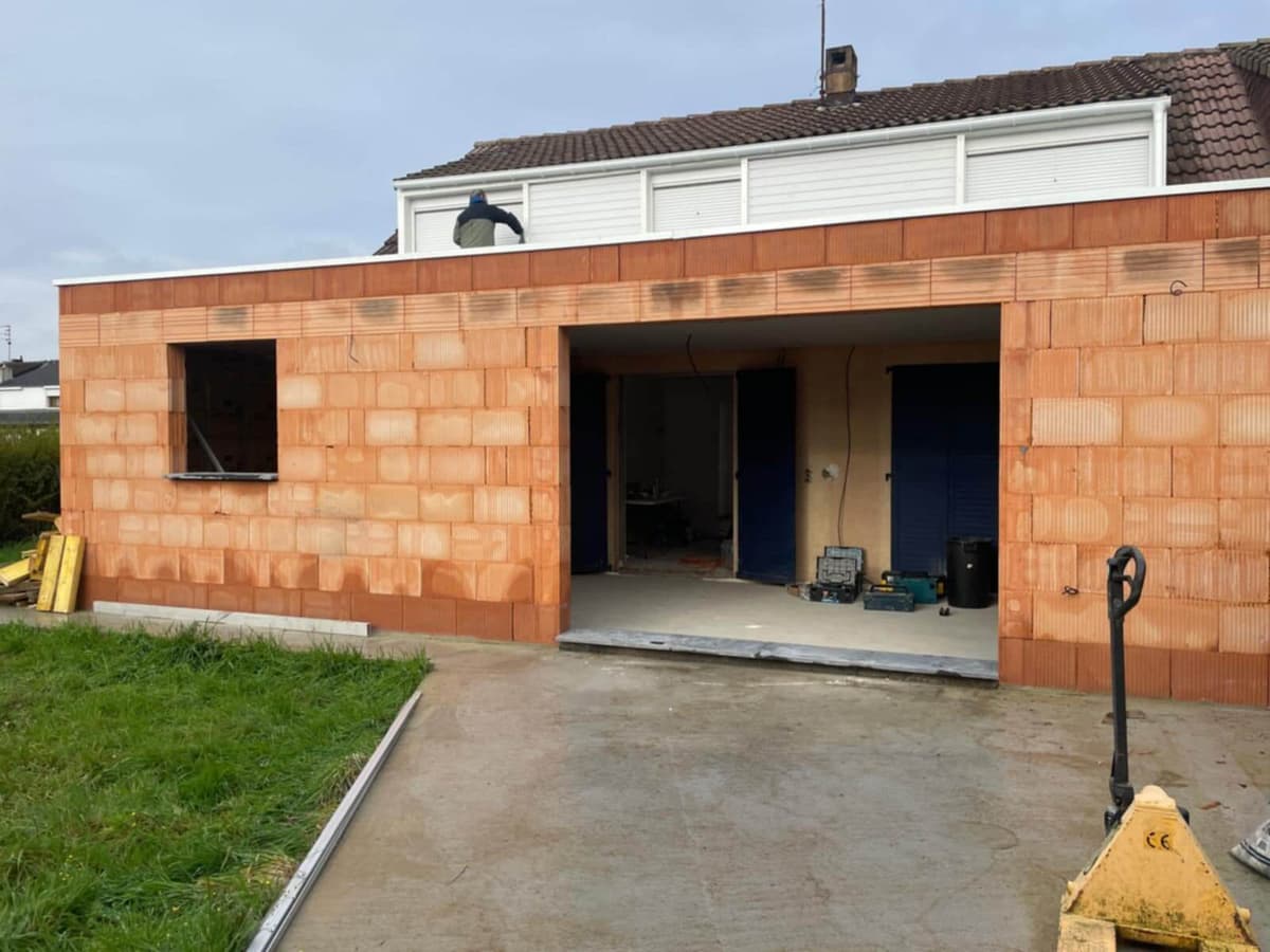 Construction extérieure et menuiseries à Saint-Omer, réalisée par Sf Batiment