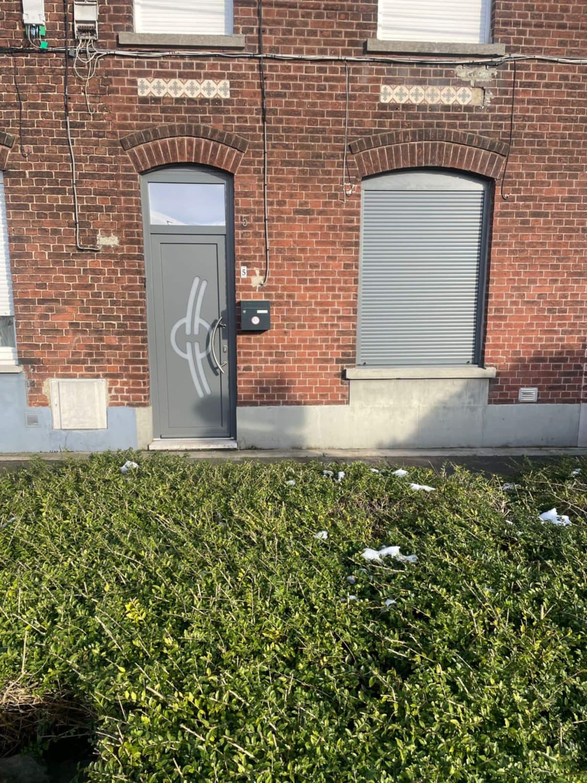 Fourniture et pose de menuiseries extérieures en PVC et aluminium à Saint-Omer, réalisée par Sf Batiment