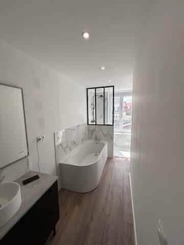 Réaménagement salle de bain à Tourcoing, réalisée par Sf Batiment