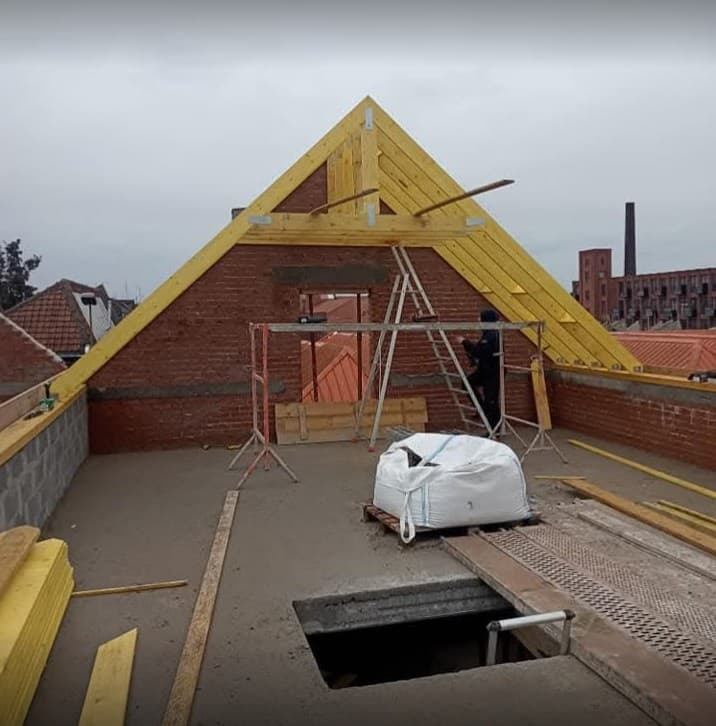 Rénovation de toiture à Rumes en Belgique, réalisée par Sf Batiment