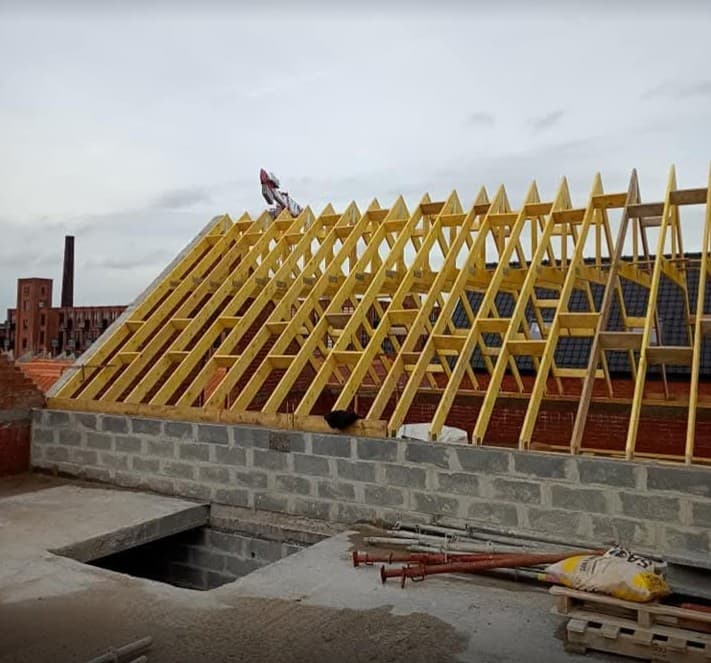 Travaux de charpente et couverture complète à Rumes en Belgique, réalisée par Sf Batiment